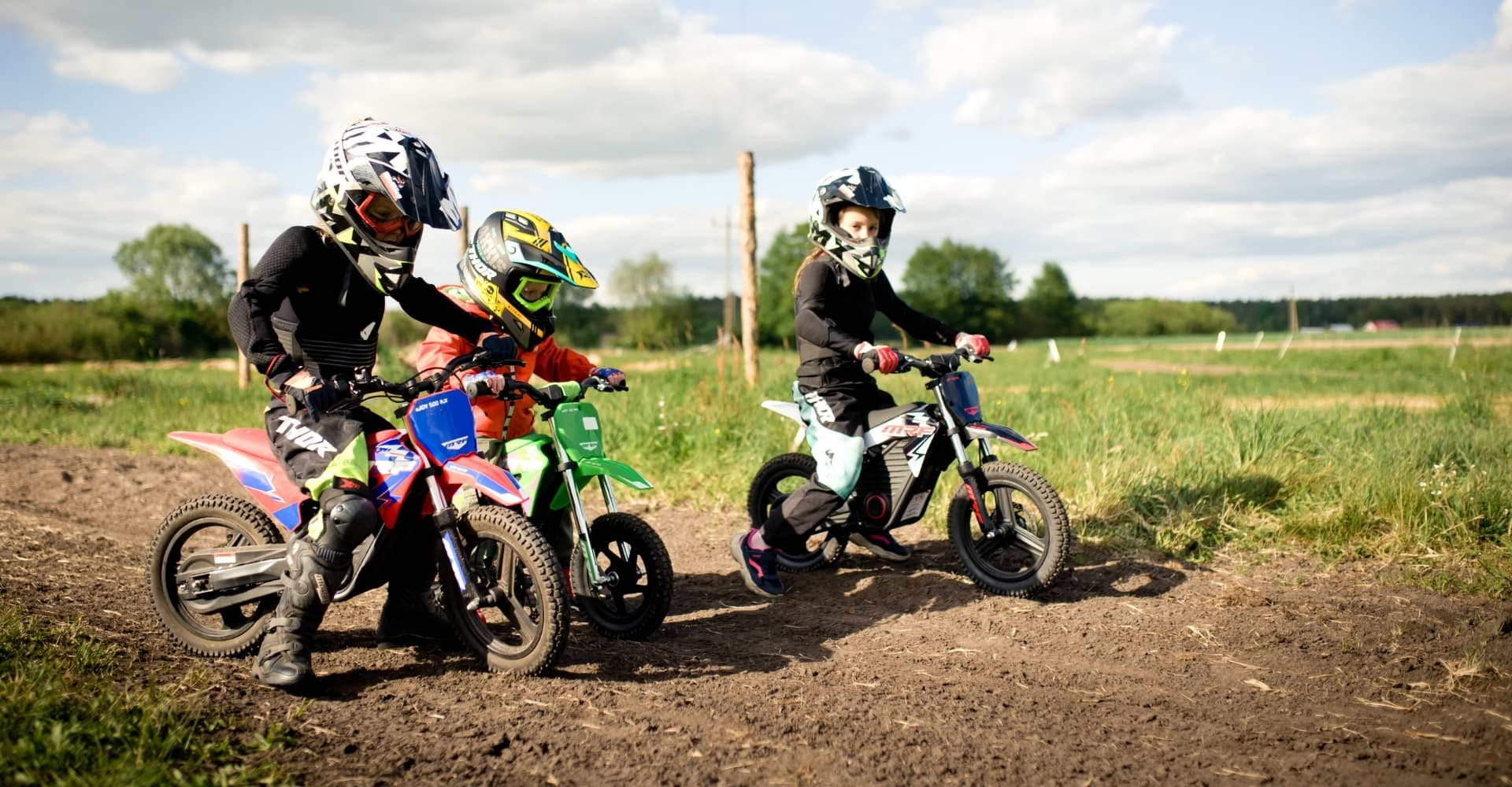 dzieci pitbike jazda razem